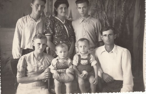 Григорий Полуюфта с семьей