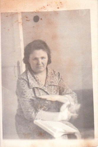 Мама с котом