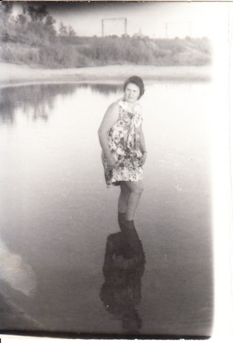 Мама на пляже  на карьере