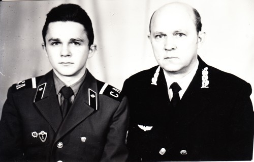 Отец и сын в форме