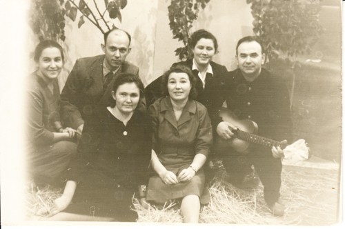 Мама и папа с друзьями