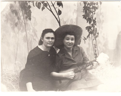 Мама с подругой