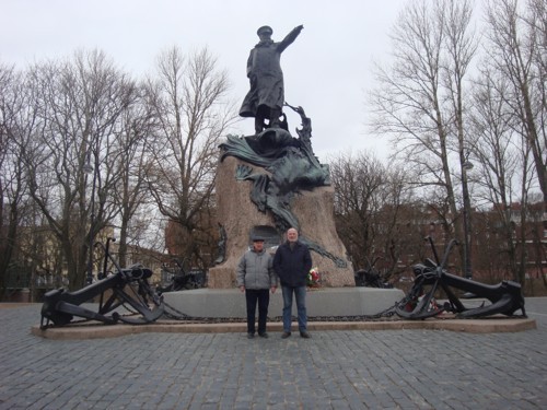 Памятник Макарову